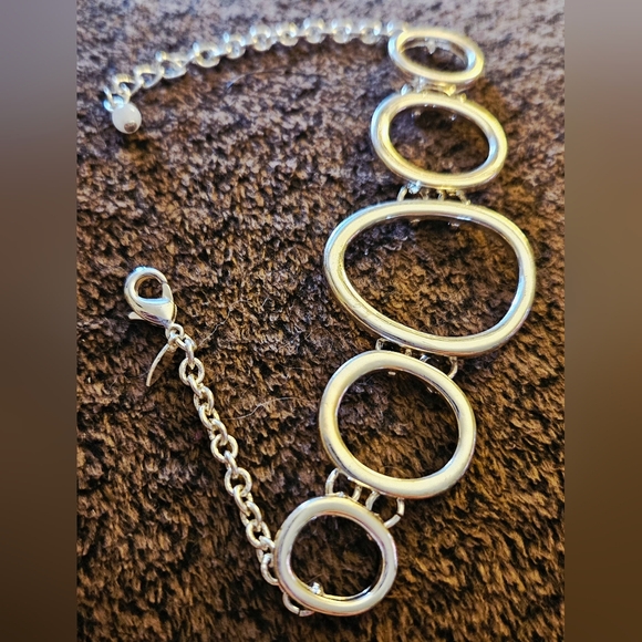 Silvertone Circle Bracelet - Picture 3 of 4